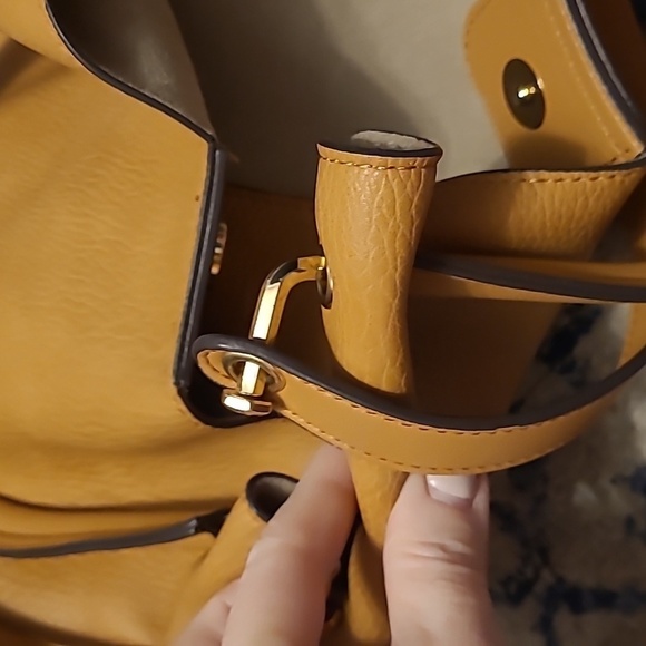 Sondra Roberts squared tan purse - Picture 4 of 7